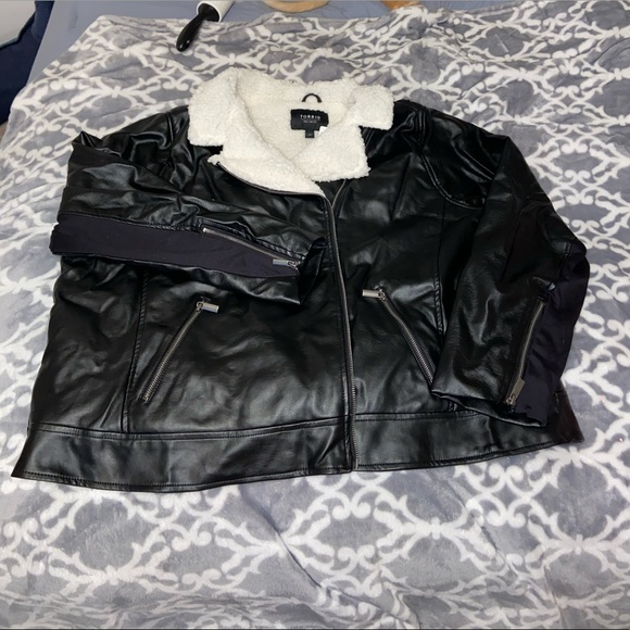 Torrid Black Faux Leather Sherpa Lined Jacket - Picture 4 of 4